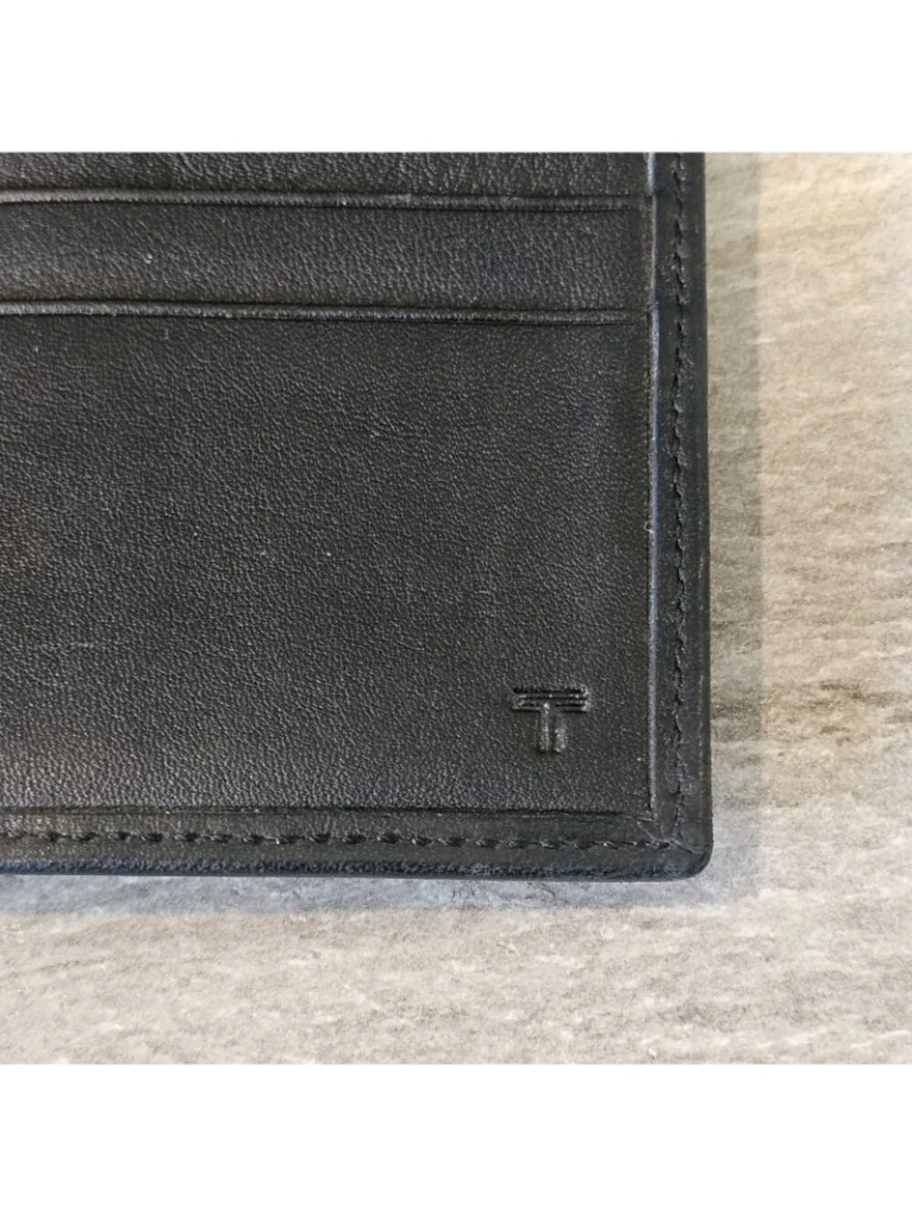 Tumi Black Leather Bifold Wallet 8 Card Slots Slim Classic 4 x 3.75